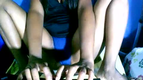 Snapshot of maelahlove chatting on January 4, 1:21 am MaelahLove online show from January 4, 1:21 am