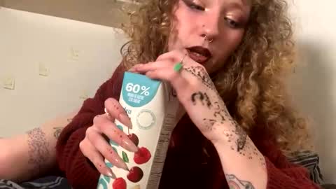 Snapshot of maevebabexo chatting on December 21, 2:30 am maevebabexo online show from December 21, 2:30 am