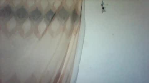 maevre_ online show from February 12, 8:31 am