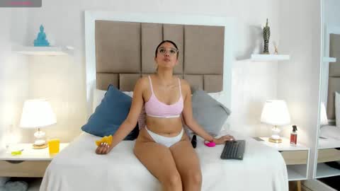 Snapshot of mafemendez chatting on October 22, 12:27 pm MafeMendez online show from October 22, 12:27 pm