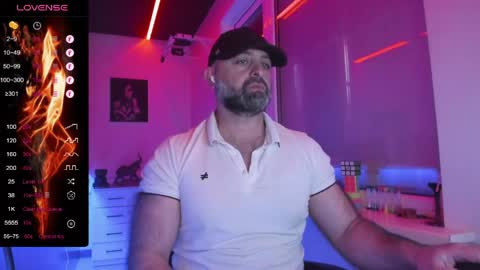 Snapshot of magabear chatting on May 12, 2:41 am Magabear online show from May 12, 2:41 am