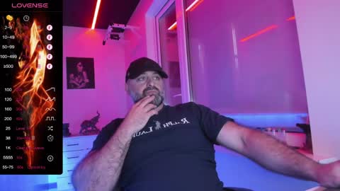 Snapshot of magabear chatting on June 6, 3:00 am Magabear online show from June 6, 3:00 am