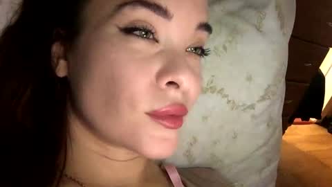 Snapshot of magggg658318 chatting on December 15, 11:01 am magggg658318 online show from December 15, 11:01 am
