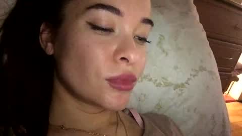 Snapshot of magggg658318 chatting on December 23, 11:04 am magggg658318 online show from December 23, 11:04 am
