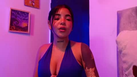 Snapshot of maggie_love77 chatting on May 15, 11:01 pm maggie online show from May 15, 11:01 pm