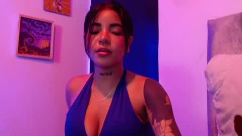 Snapshot of maggie_love77 chatting on May 16, 12:40 am maggie online show from May 16, 12:40 am
