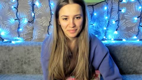 Maggie online show from December 18, 3:26 am