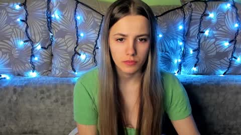 Maggie online show from December 23, 1:18 am