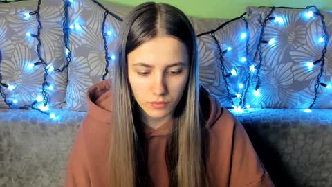 Maggie online show from December 28, 1:18 am