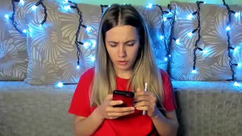 Maggie online show from October 28, 2:04 am