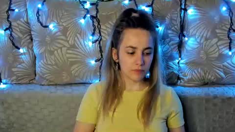 Snapshot of maggiecake chatting on June 12, 12:42 am Maggie online show from June 12, 12:42 am