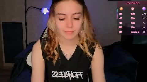 Snapshot of magic_bella chatting on June 6, 3:50 pm Bella online show from June 6, 3:50 pm
