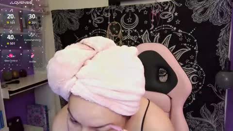 Claire online show from March 28, 1:33 pm