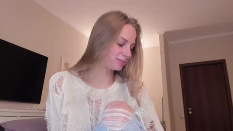 Alice  online show from December 3, 11:33 am