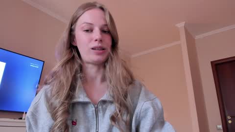 Alice  online show from March 6, 12:01 pm