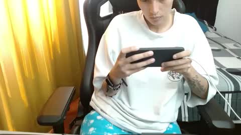 Snapshot of magic_jadee chatting on February 18, 4:03 pm Jade online show from February 18, 4:03 pm