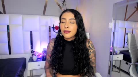 Snapshot of magic_marg chatting on December 5, 9:06 pm Marge online show from December 5, 9:06 pm