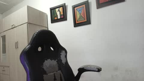 magic_milk23 online show from September 24, 3:43 am