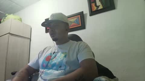 magic_milk23 online show from October 6, 4:10 am