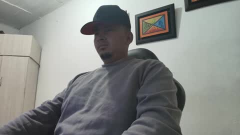 magic_milk23 online show from October 22, 5:52 am