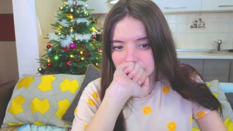 Snapshot of magical_mermaids chatting on December 10, 2:28 pm Alice online show from December 10, 2:28 pm