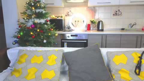 Snapshot of magical_mermaids chatting on December 27, 11:28 am Alice online show from December 27, 11:28 am