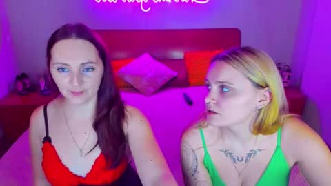 Snapshot of magiceyess chatting on January 17, 10:22 am Lili and Bella online show from January 17, 10:22 am