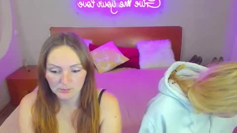 Lili and Bella online show from January 18, 6:44 pm