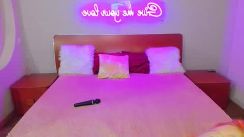 Lili and Bella online show from February 8, 6:11 pm