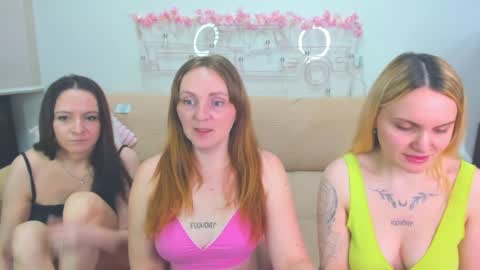 Lili and Bella online show from March 25, 7:47 am