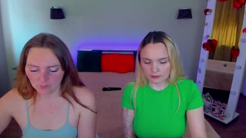 Lili and Bella online show from May 12, 7:16 am