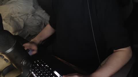 Snapshot of magicjawn chatting on January 1, 3:02 am magicjawn online show from January 1, 3:02 am