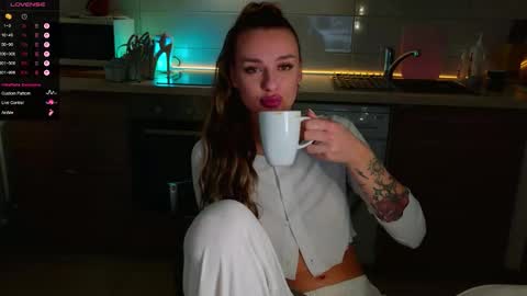 Snapshot of magiclovexo chatting on October 31, 1:39 am MagicLove online show from October 31, 1:39 am