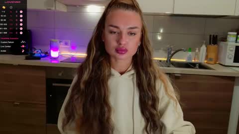 Snapshot of magiclovexo chatting on November 27, 9:22 am MagicLove online show from November 27, 9:22 am