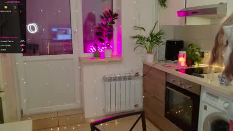 Snapshot of magiclovexo chatting on December 15, 9:35 am MagicLove online show from December 15, 9:35 am