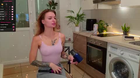 Snapshot of magiclovexo chatting on December 16, 5:12 am MagicLove online show from December 16, 5:12 am