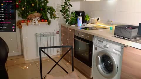 Snapshot of magiclovexo chatting on December 23, 1:58 am MagicLove online show from December 23, 1:58 am