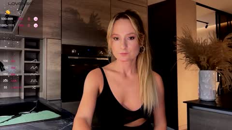 Snapshot of magicpeaach chatting on December 1, 4:29 pm magicpeaach online show from December 1, 4:29 pm