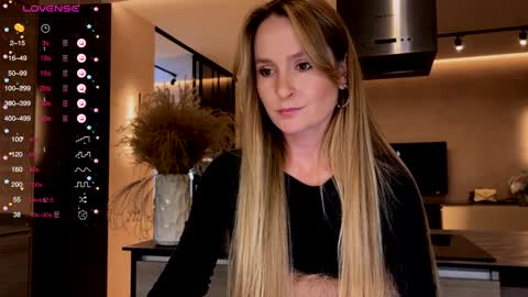 Snapshot of magicpeaach chatting on December 14, 7:36 pm magicpeaach online show from December 14, 7:36 pm