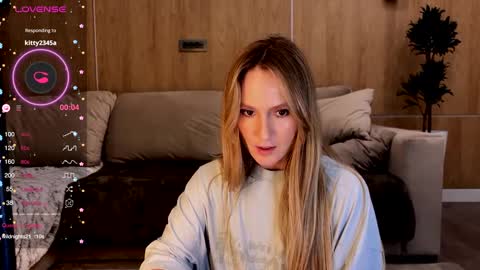 Snapshot of magicpeaach chatting on February 1, 5:05 pm magicpeaach online show from February 1, 5:05 pm