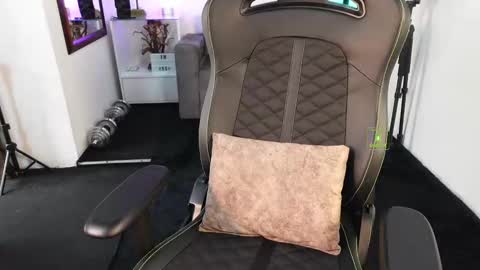 If you want me to use the Lovense please let me know  --    online show from February 18, 6:15 pm