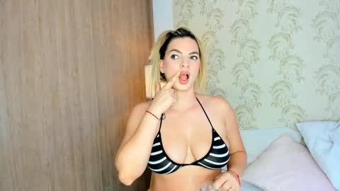 Snapshot of mahia_montenegr chatting on May 11, 8:28 pm Mahia online show from May 11, 8:28 pm