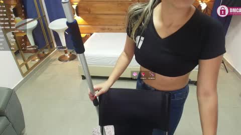 Snapshot of mahia_queen chatting on January 24, 5:32 pm Dani online show from January 24, 5:32 pm
