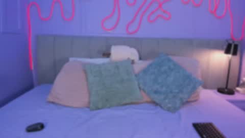 Mai online show from December 5, 8:05 pm