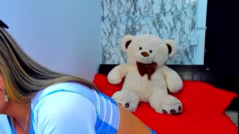 Snapshot of maia_bronce chatting on September 21, 6:42 pm Maia Bronce online show from September 21, 6:42 pm