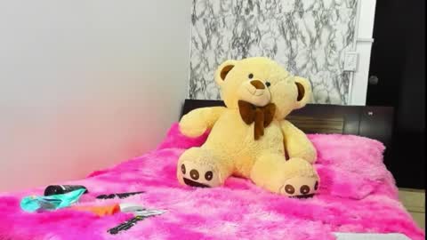 Snapshot of maia_bronce chatting on October 16, 9:54 am Maia Bronce online show from October 16, 9:54 am