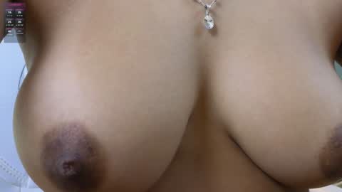 Snapshot of maiaa_ruiz chatting on December 6, 6:50 pm Maiaa Ruiz online show from December 6, 6:50 pm