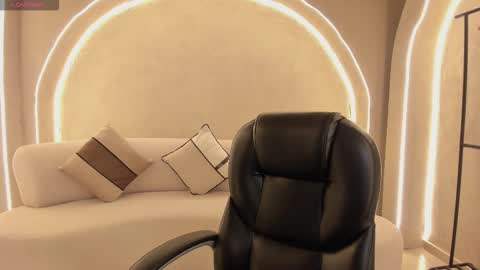  Maia  online show from November 17, 12:33 pm