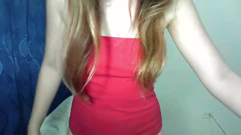 Snapshot of maiarosse_ chatting on May 29, 3:15 am MaiaRosse online show from May 29, 3:15 am
