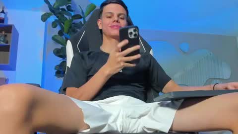 Snapshot of maicol_ferrer chatting on July 23, 2:31 am MAICOL online show from July 23, 2:31 am